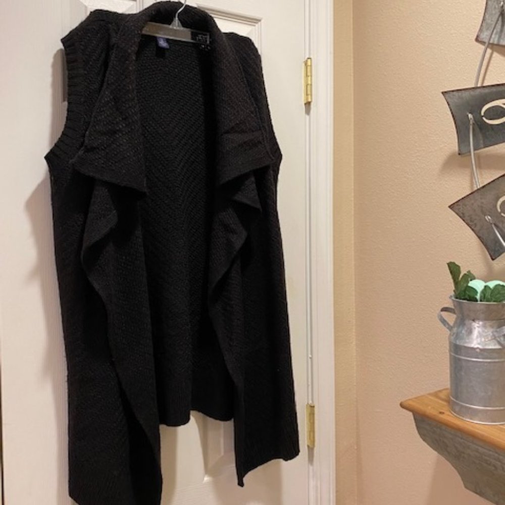 GAP Black Sleeveless Sweater